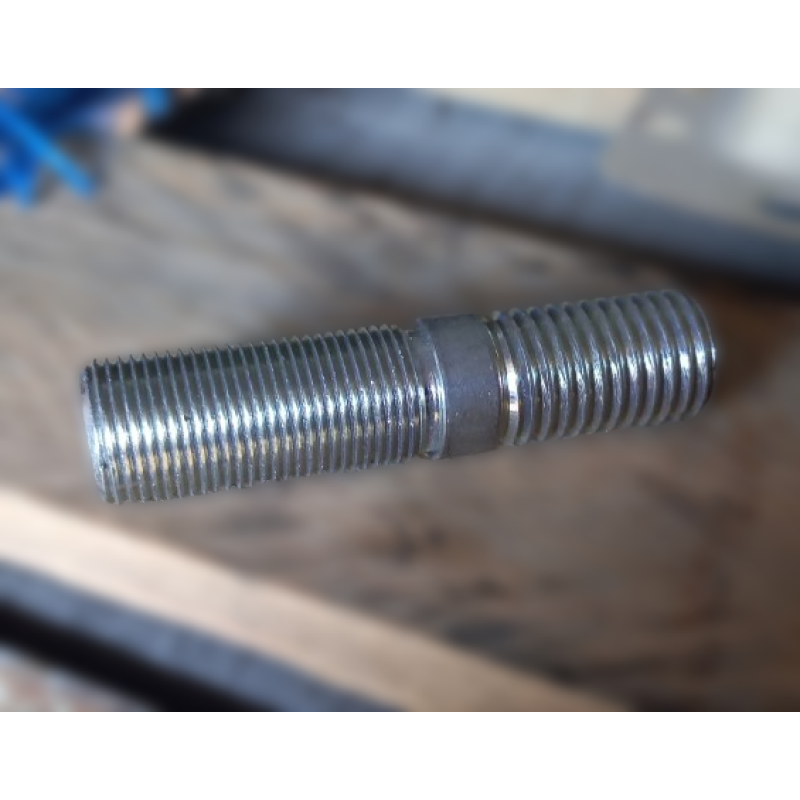 Шпилька кріплення кронштейна навішування ЮМЗ (М20х2,5/М20х1.5х50) 45-4605011